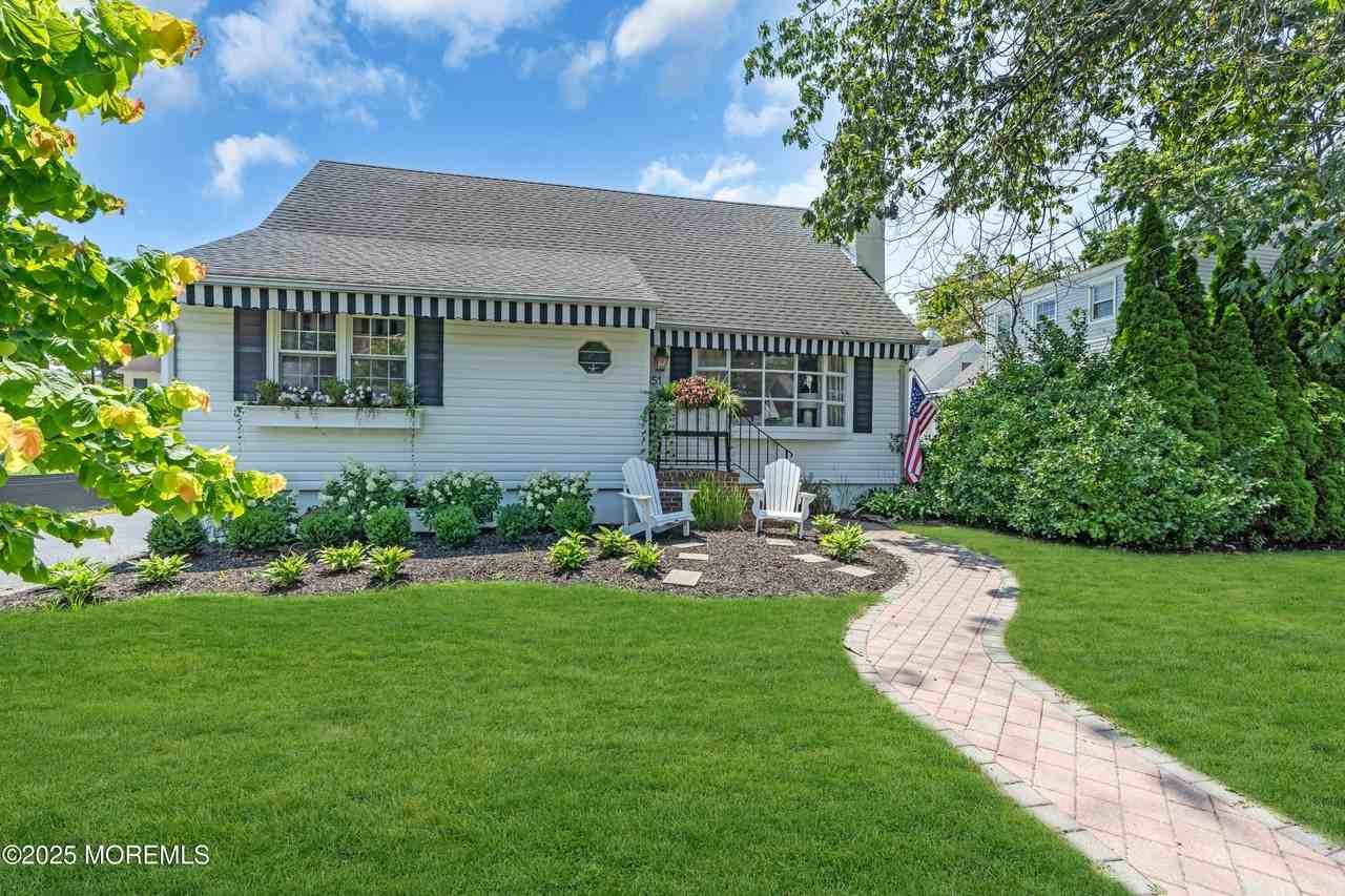 351 Euclid Ave - Photo 2 of 26