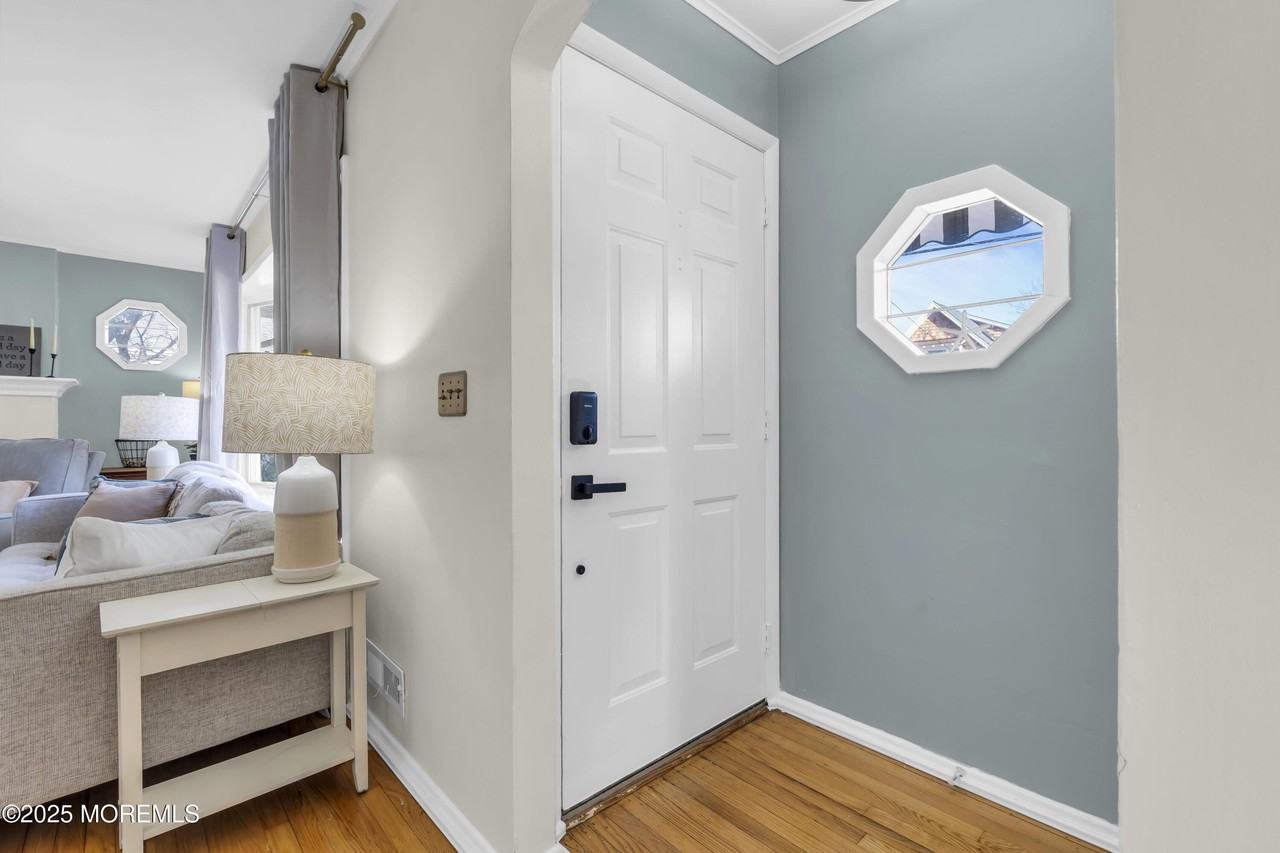 351 Euclid Ave - Photo 6 of 26