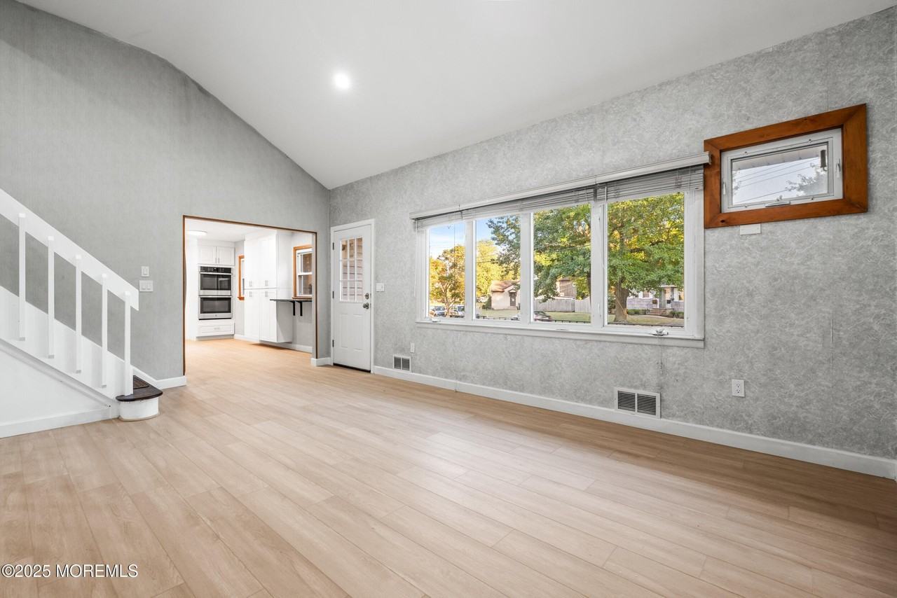 42 Arno St - Photo 3 of 41