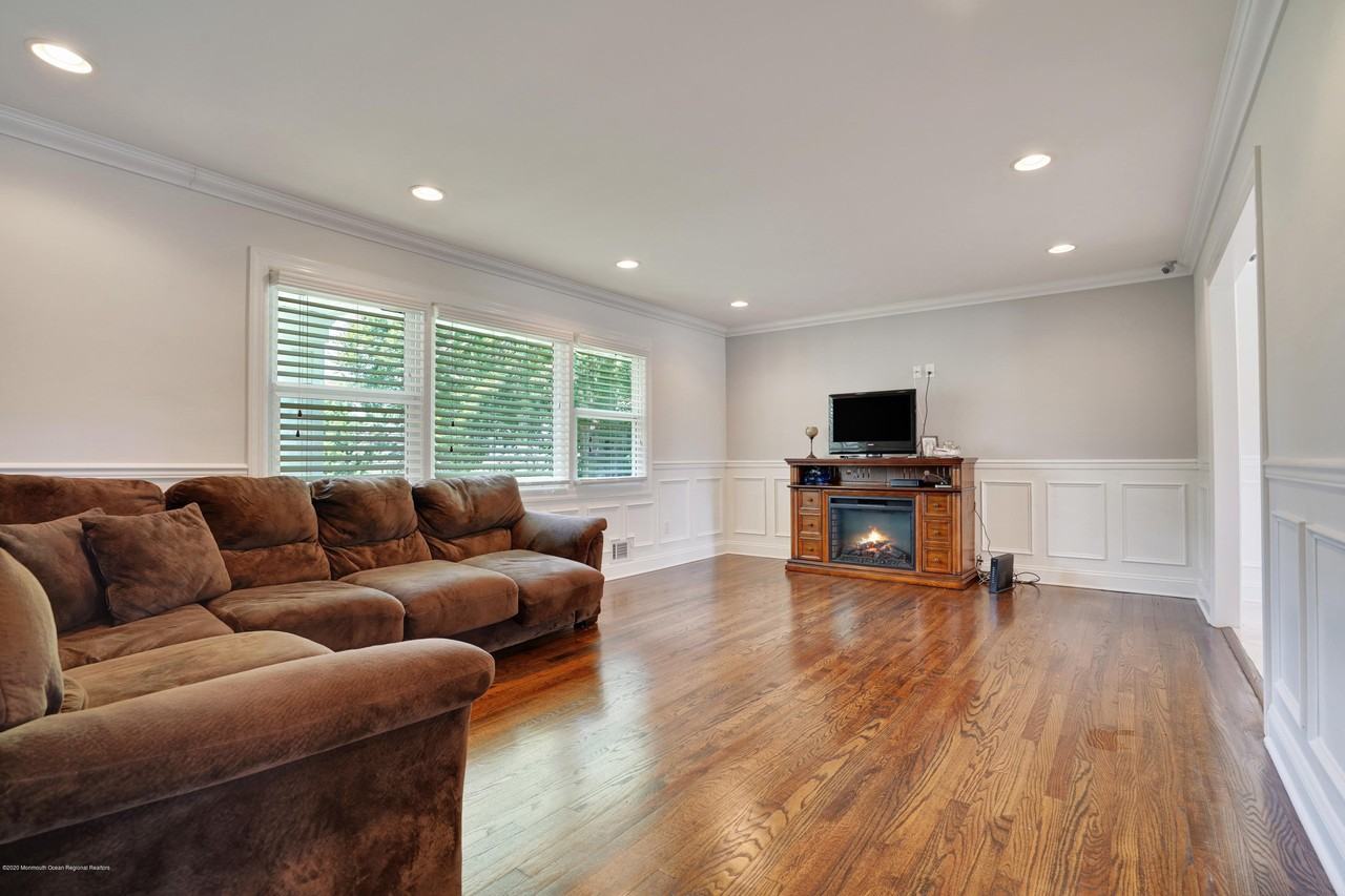 785 Norwood Ave - Photo 7 of 21