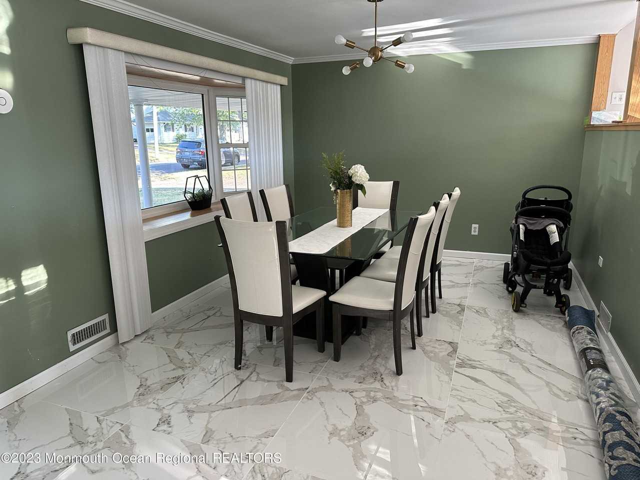 24 Barbara Ln - Photo 2 of 17