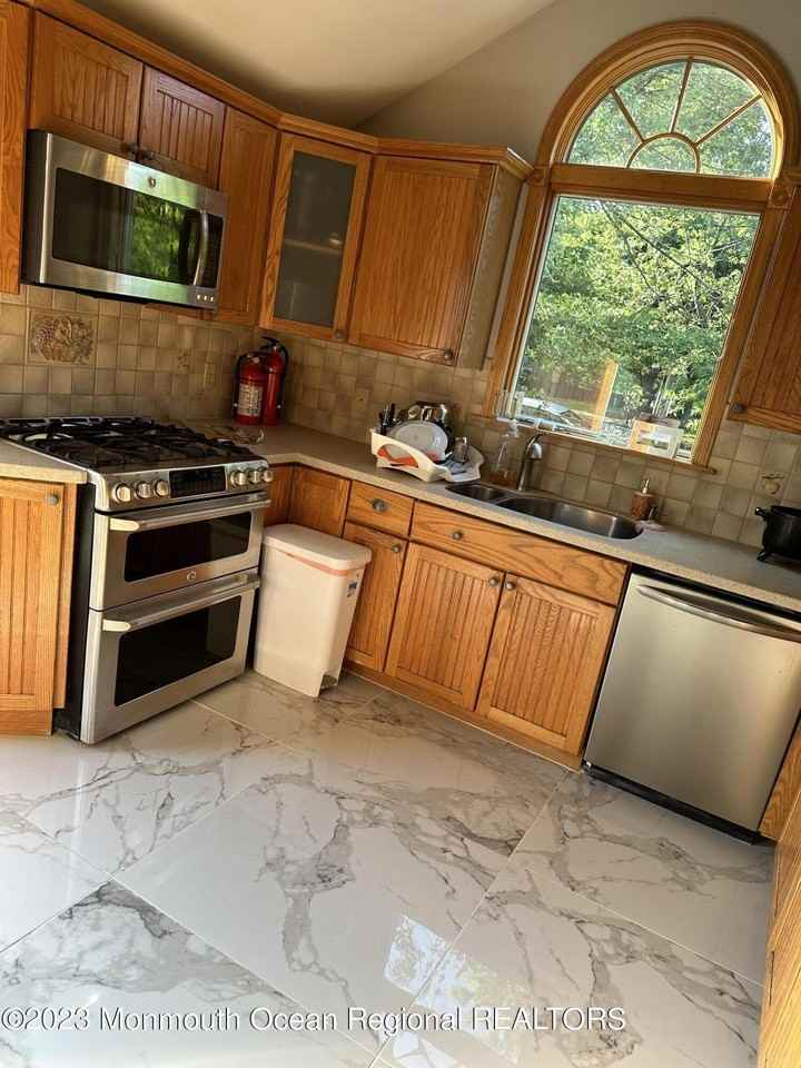 24 Barbara Ln - Photo 3 of 17