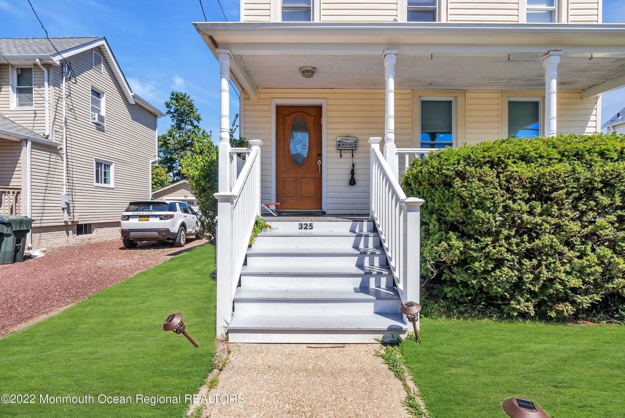 325 Roosevelt Avenue - Photo 3 of 37