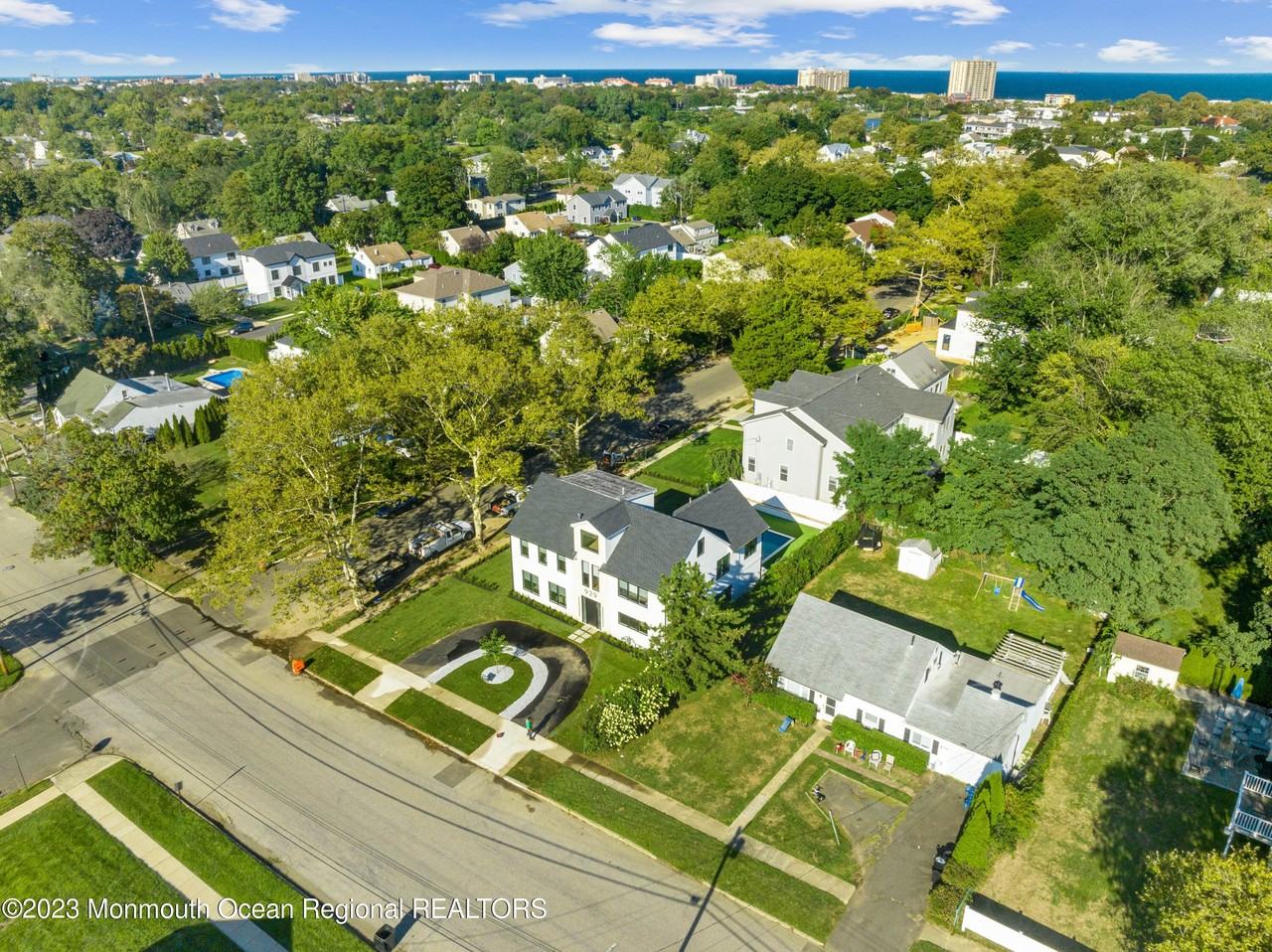 929 Van Court Ave - Photo 3 of 37