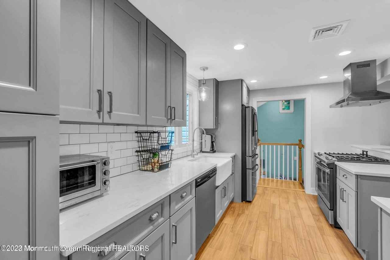 416 Roosevelt Ave - Photo 2 of 12