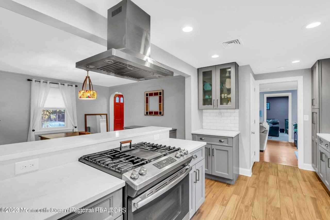 416 Roosevelt Ave - Photo 3 of 12