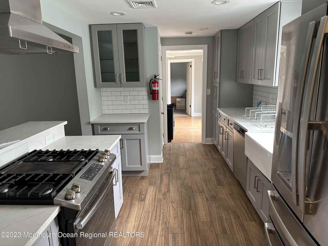 416 Roosevelt Ave - Photo 4 of 12