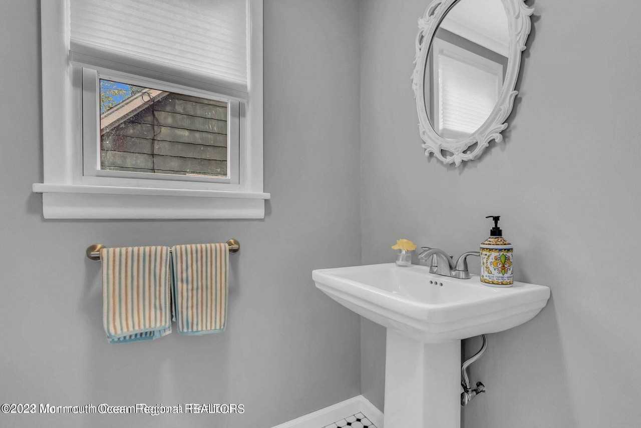 416 Roosevelt Ave - Photo 6 of 12