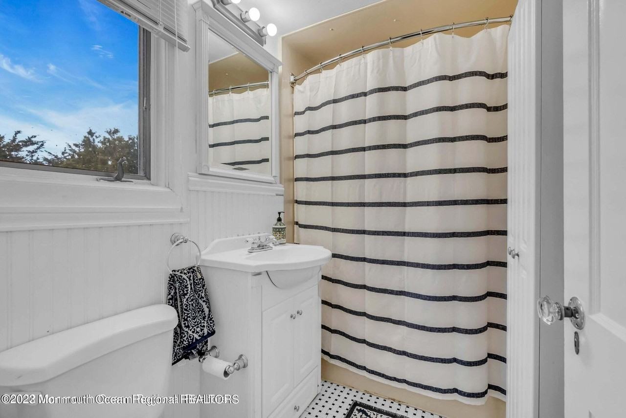 416 Roosevelt Ave - Photo 7 of 12