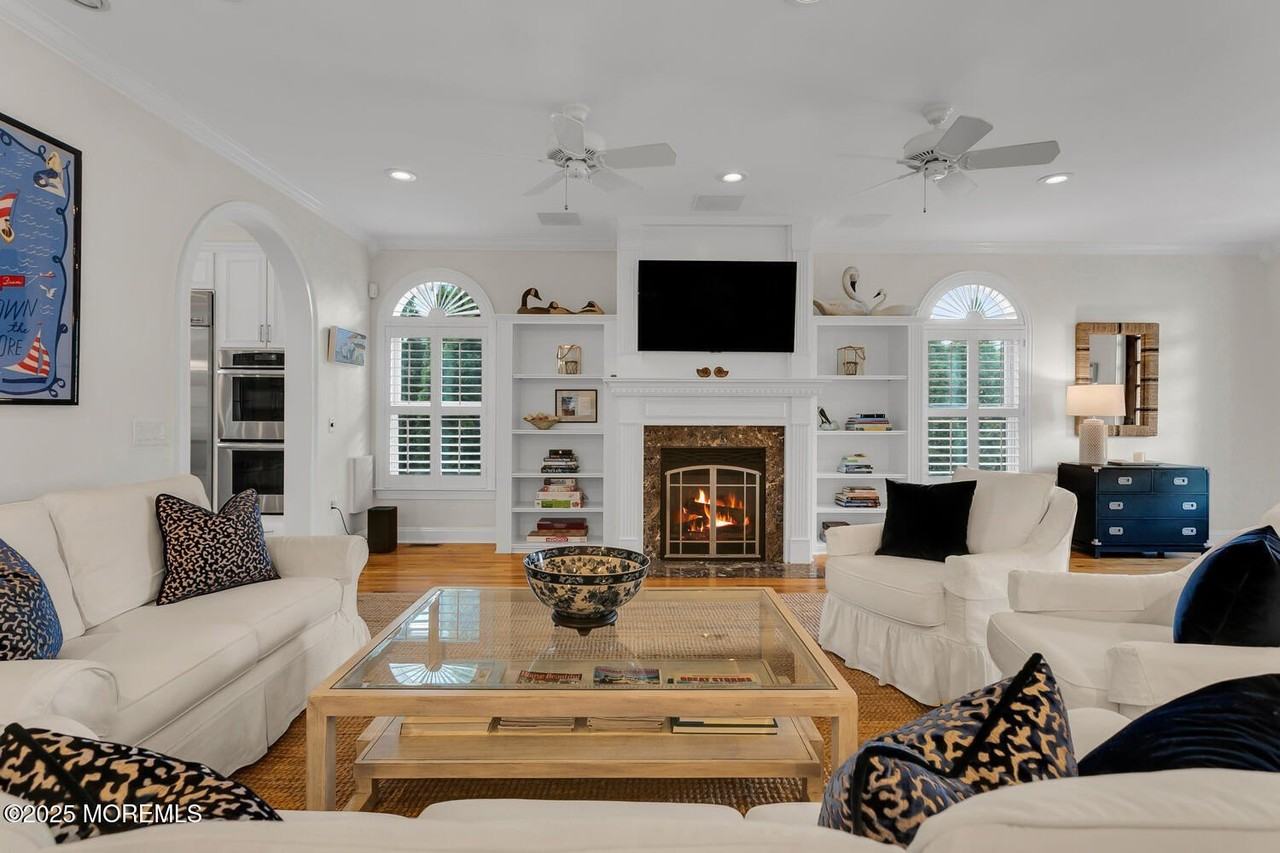 109 Salem Ave - Photo 6 of 50