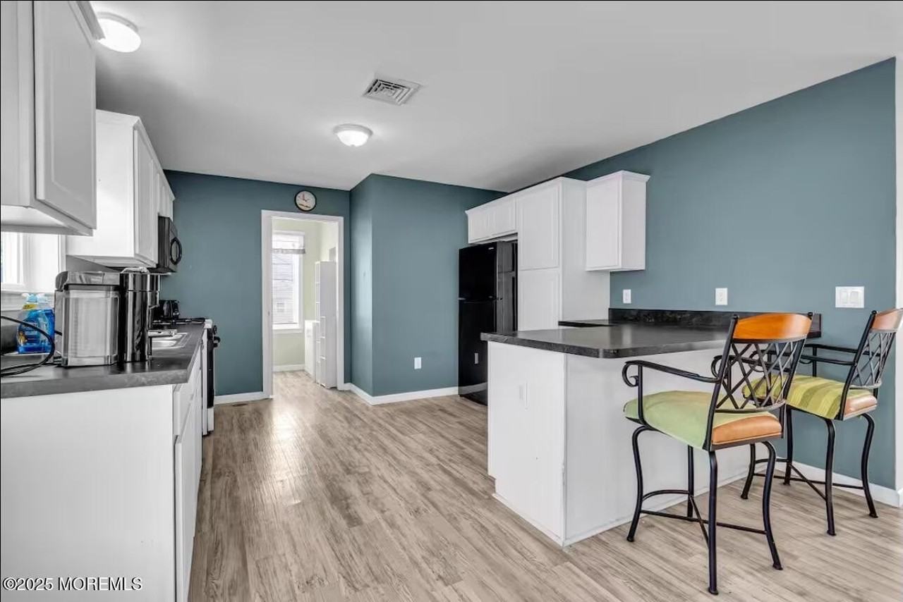 334 E Bayview Ave - Photo 3 of 8