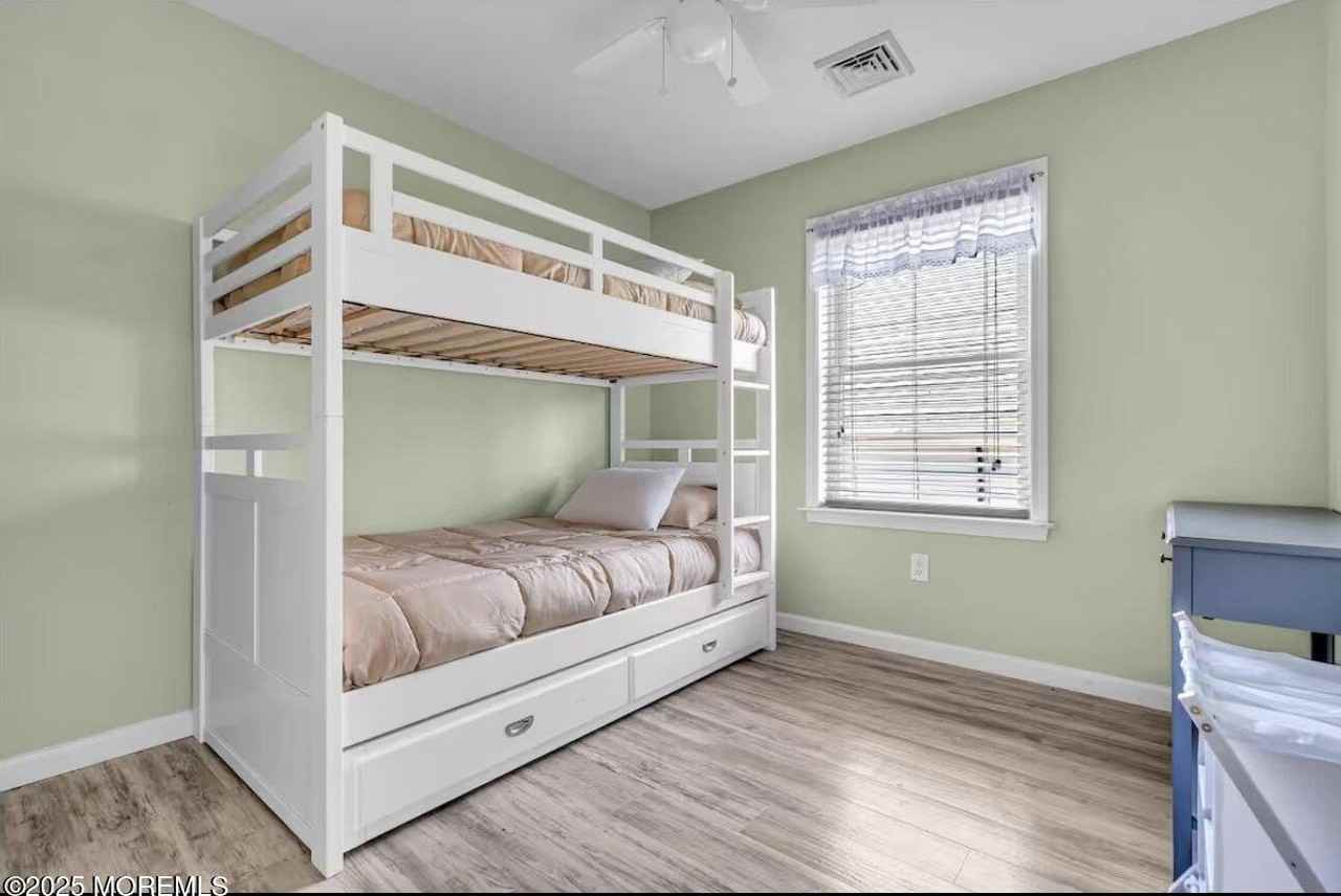 334 E Bayview Ave - Photo 5 of 8