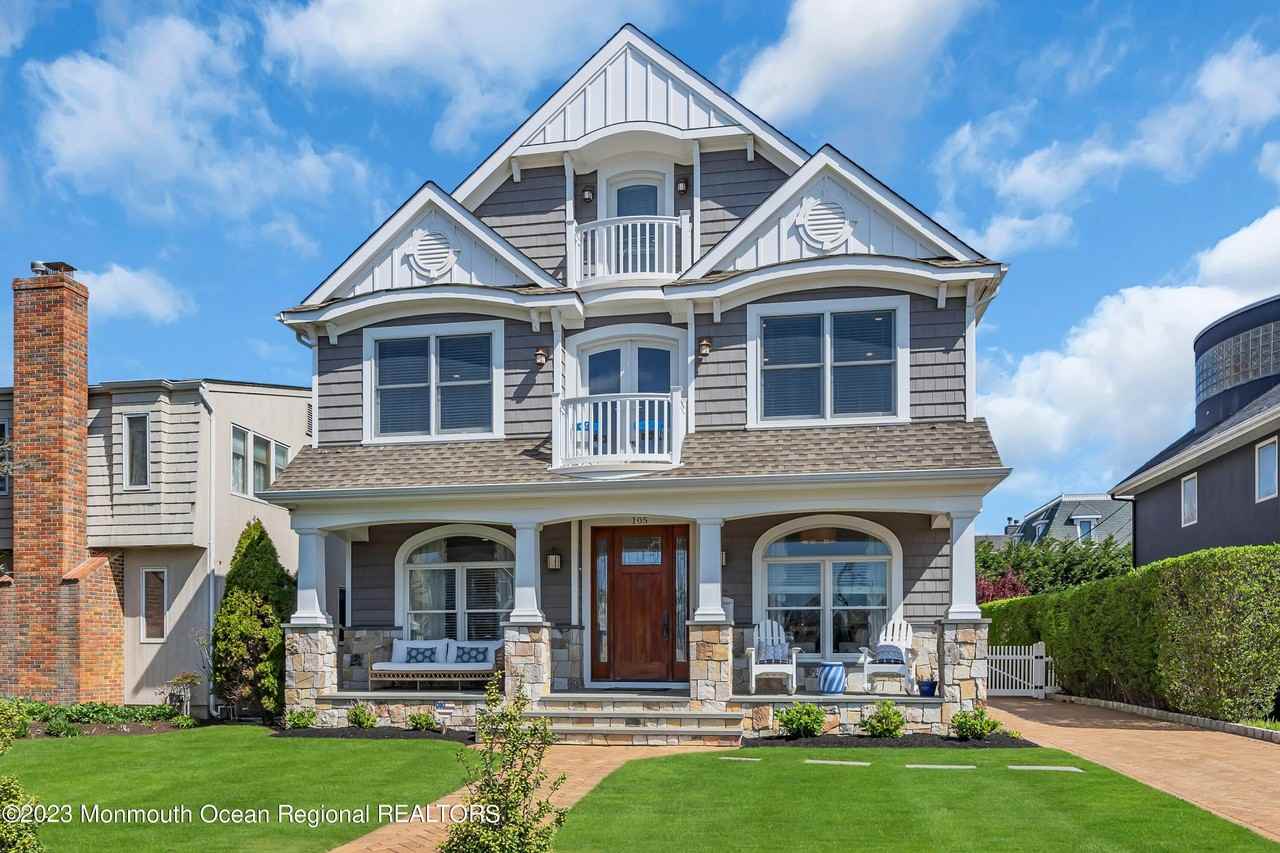 105 Beacon Boulevard - Photo 2 of 26