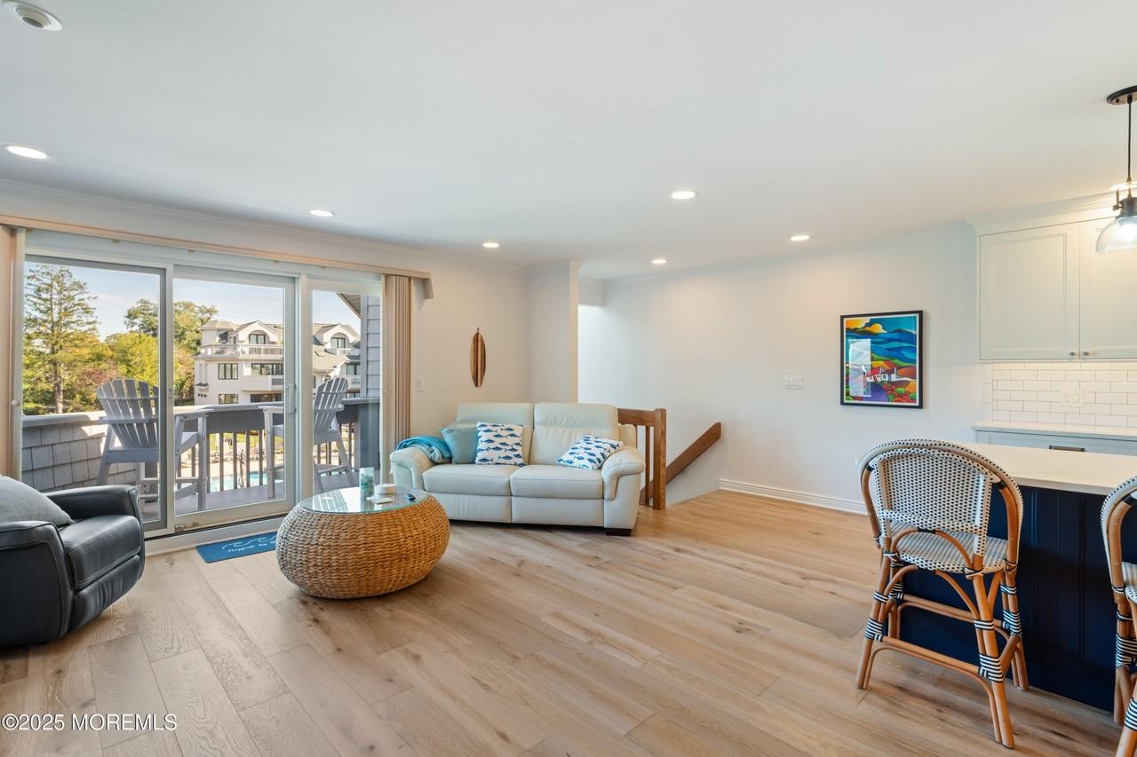 118 Ashley Ave - Photo 5 of 34