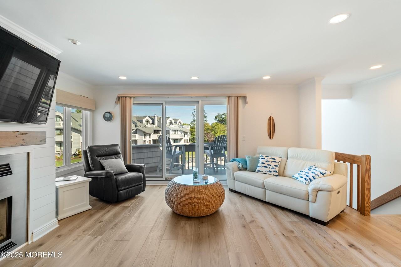 118 Ashley Ave - Photo 6 of 34