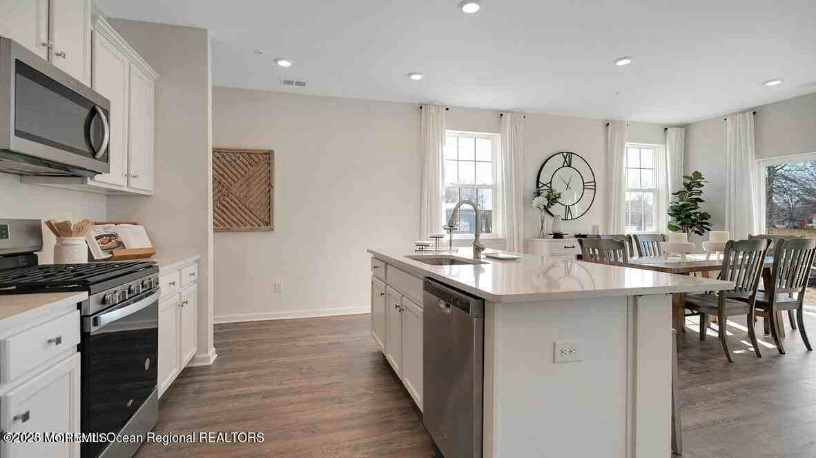 10 Mantoloking Dr - Photo 4 of 22