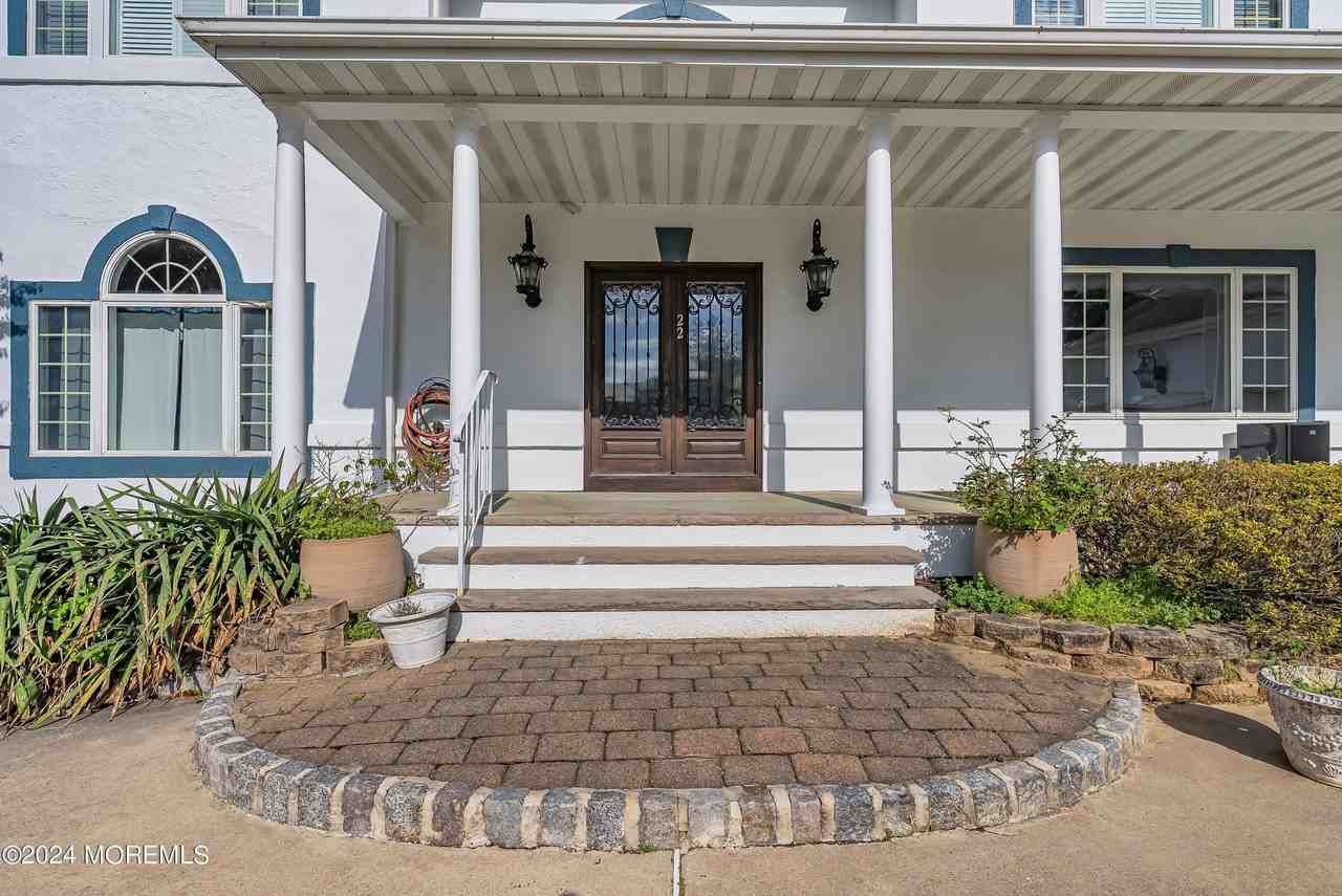 22 Meadow Ln - Photo 3 of 38