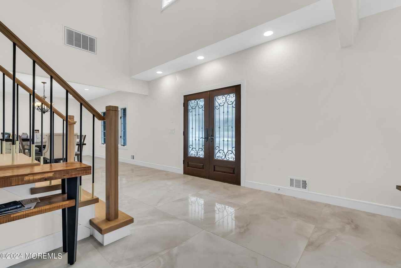 22 Meadow Ln - Photo 5 of 38