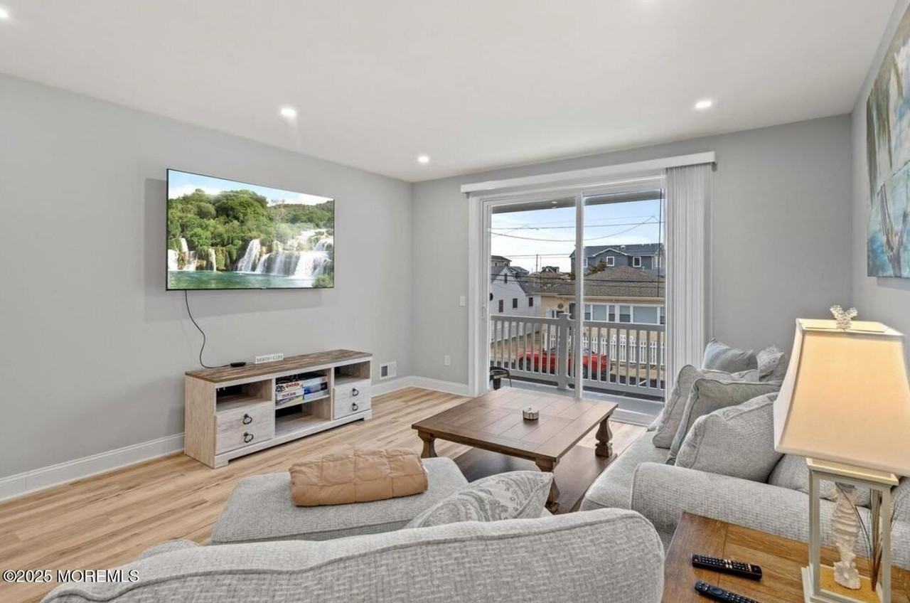 205 Carteret Ave - Photo 3 of 45