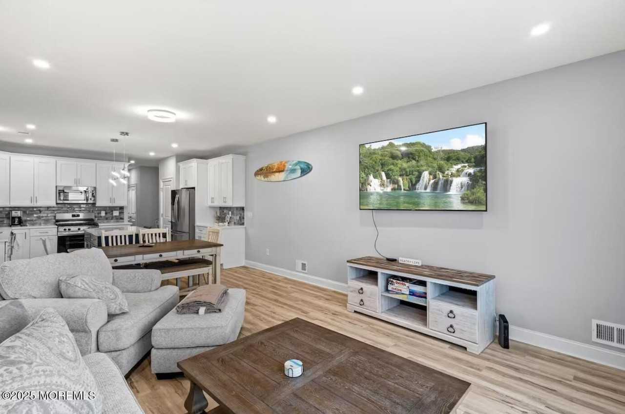 205 Carteret Ave - Photo 4 of 45