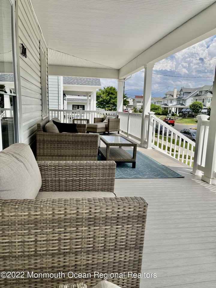 204 4th Ave - Photo 3 of 24