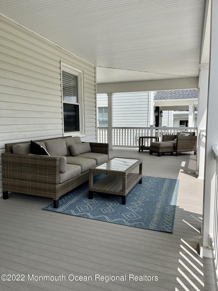 204 4th Ave - Photo 4 of 24