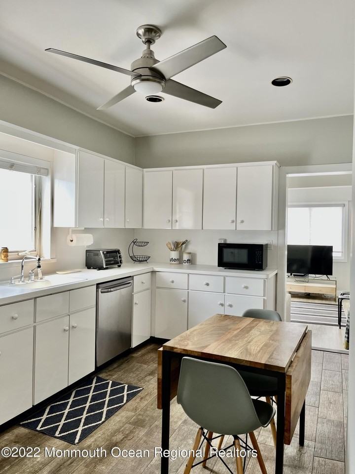 204 4th Ave - Photo 7 of 24