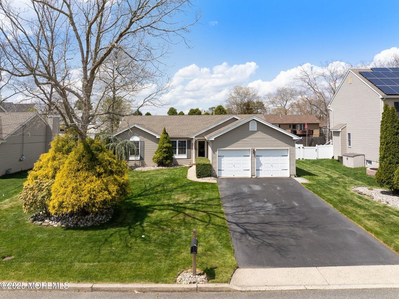 148 Mizzen Ave - Photo 2 of 50