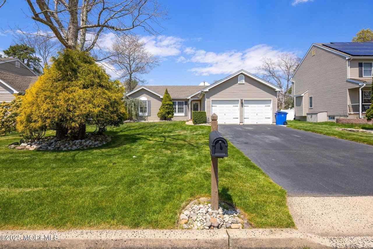 148 Mizzen Ave - Photo 3 of 50