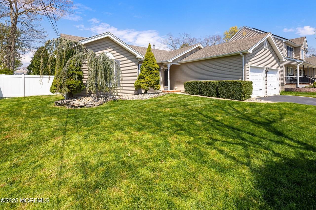 148 Mizzen Ave - Photo 5 of 50