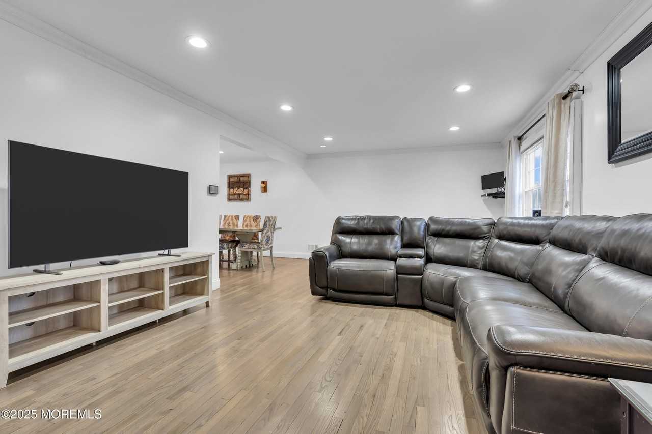 14 Regina Road - Photo 6 of 34