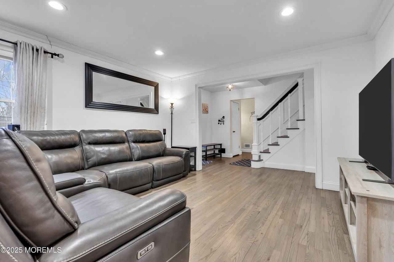 14 Regina Road - Photo 7 of 34