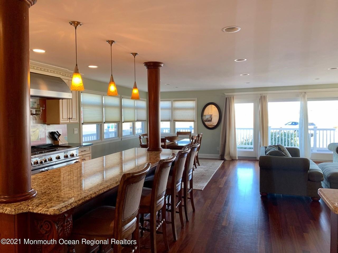 919 N Ocean Ave - Photo 4 of 39