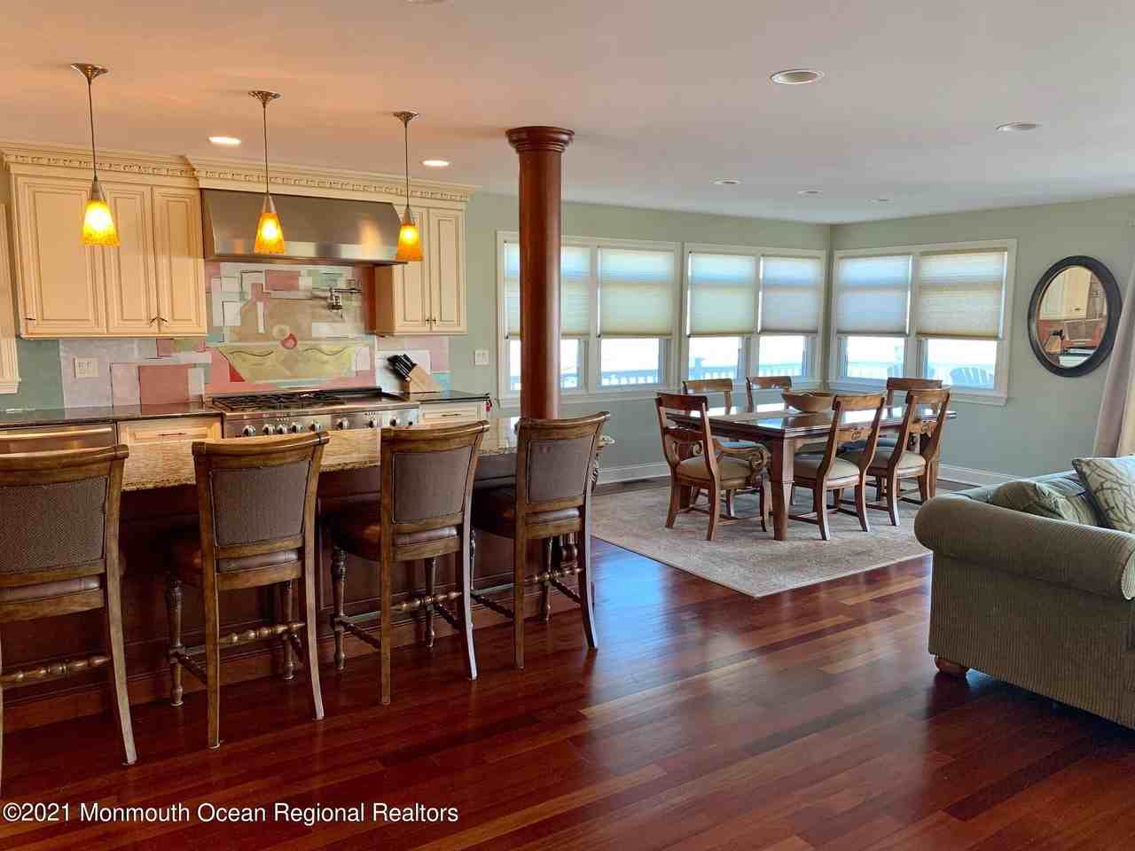 919 N Ocean Ave - Photo 7 of 39