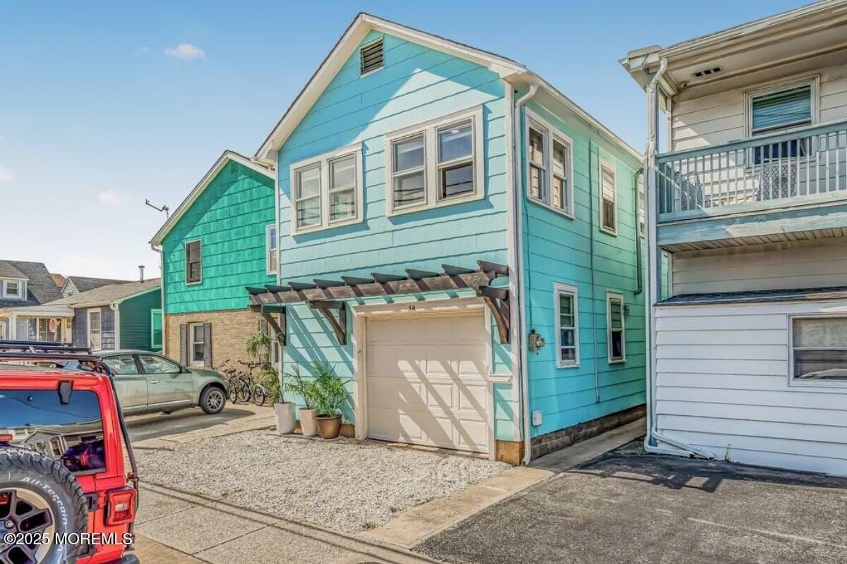 54 Fremont Ave - Photo 2 of 34