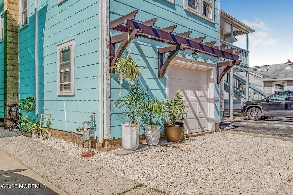 54 Fremont Ave - Photo 4 of 34