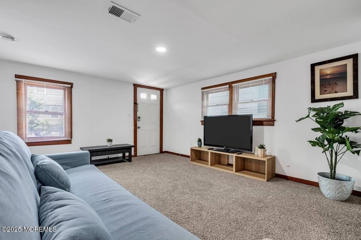 54 Fremont Ave - Photo 7 of 34