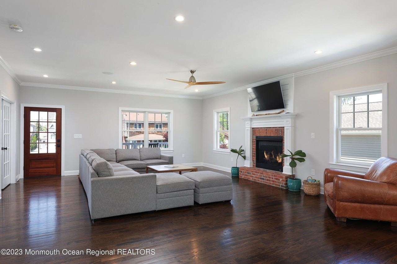 155 Osborne Ave - Photo 5 of 50