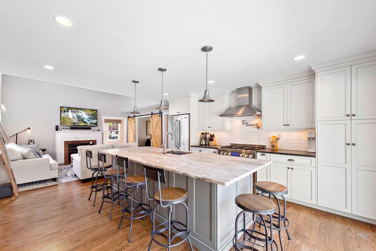 344 Euclid Ave - Photo 6 of 24