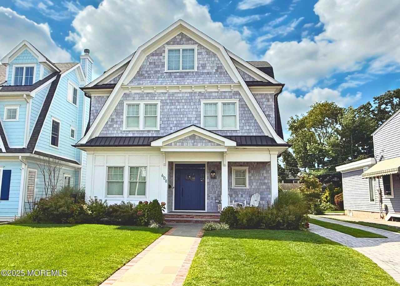 608 Chicago Blvd - Photo 2 of 40