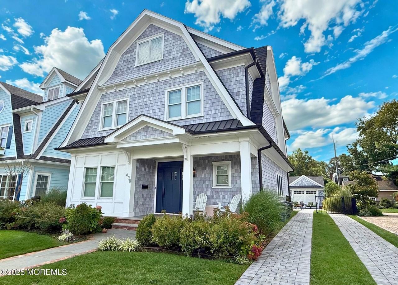 608 Chicago Blvd - Photo 3 of 40