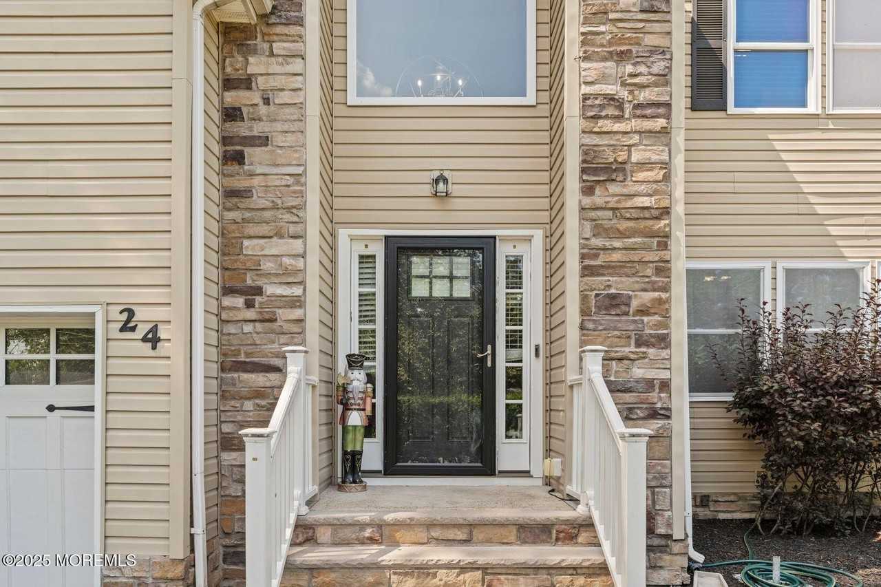 24 Friendship Rd - Photo 2 of 34