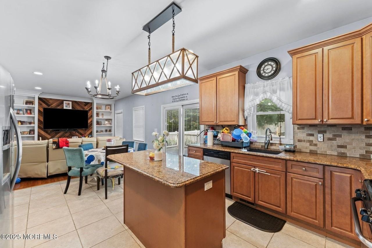 24 Friendship Rd - Photo 5 of 34