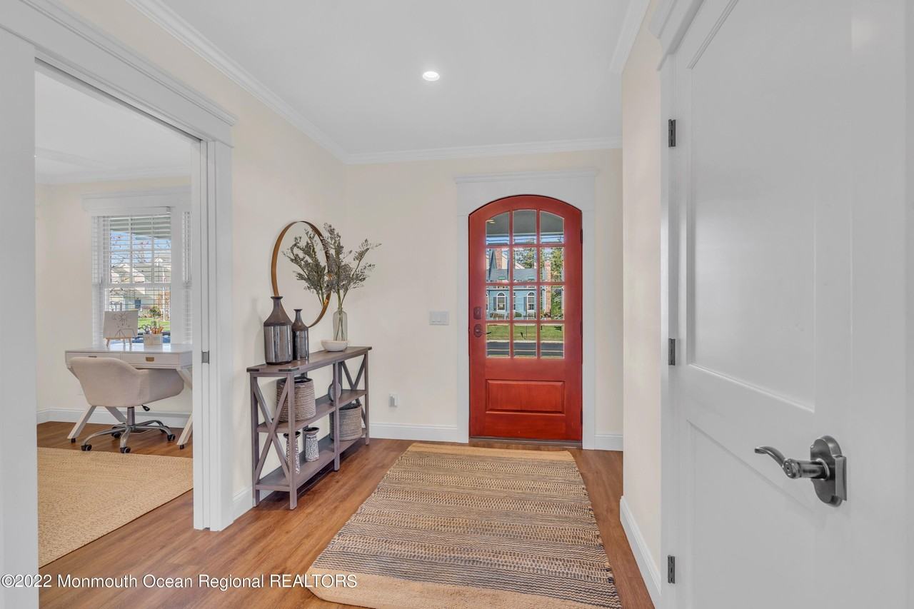 501 Morris Avenue - Photo 5 of 36