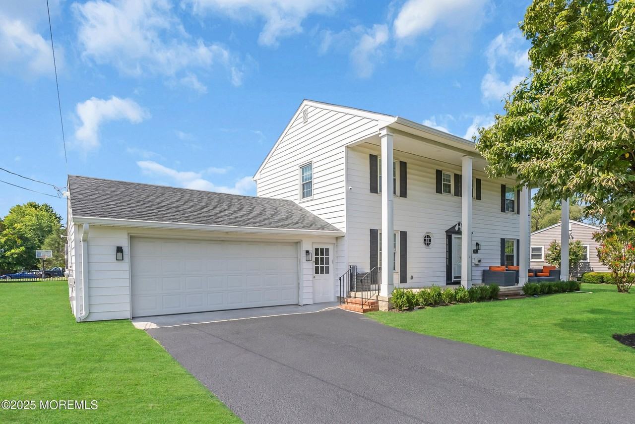 11 Pinewood Ave - Photo 2 of 39