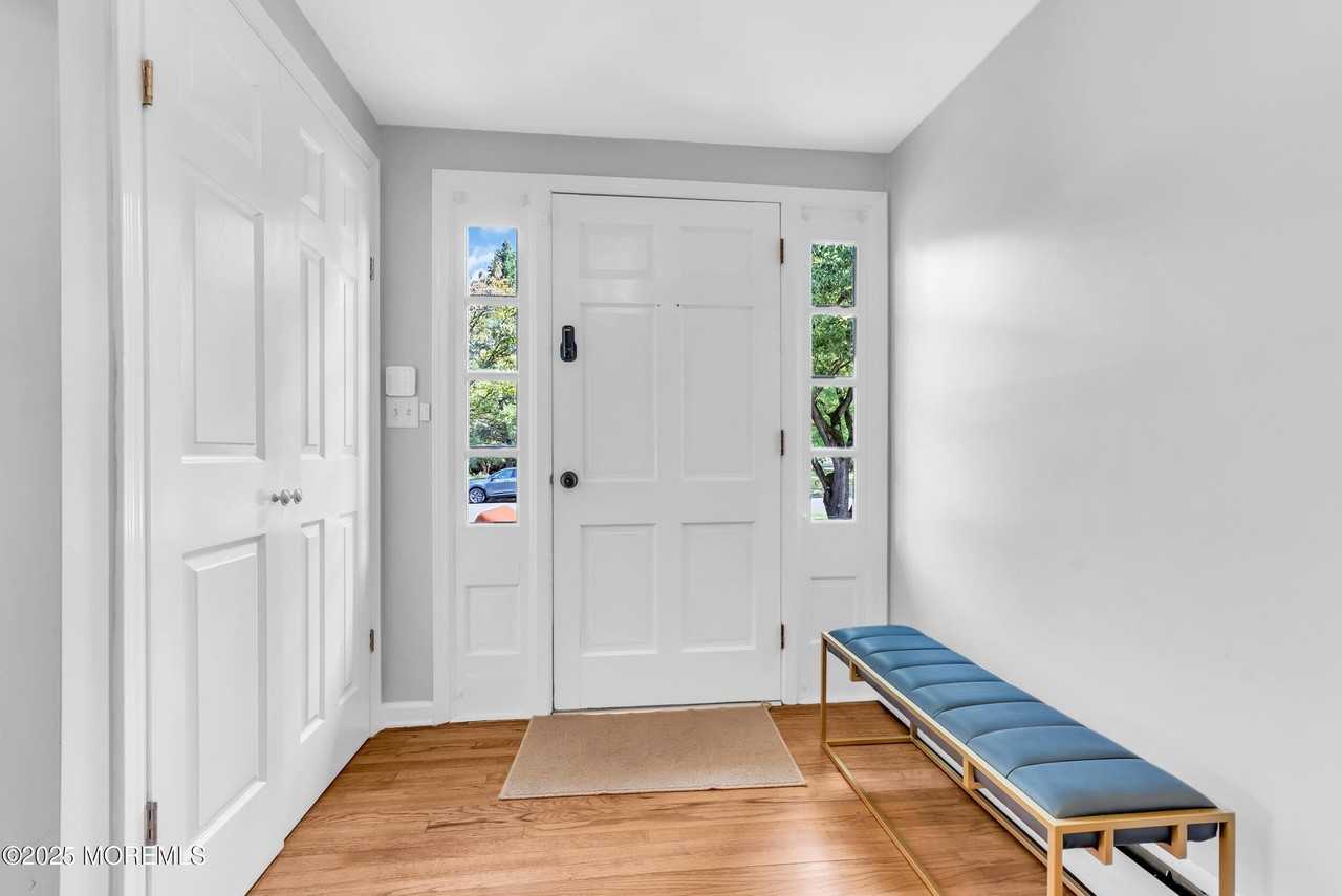 11 Pinewood Ave - Photo 5 of 39