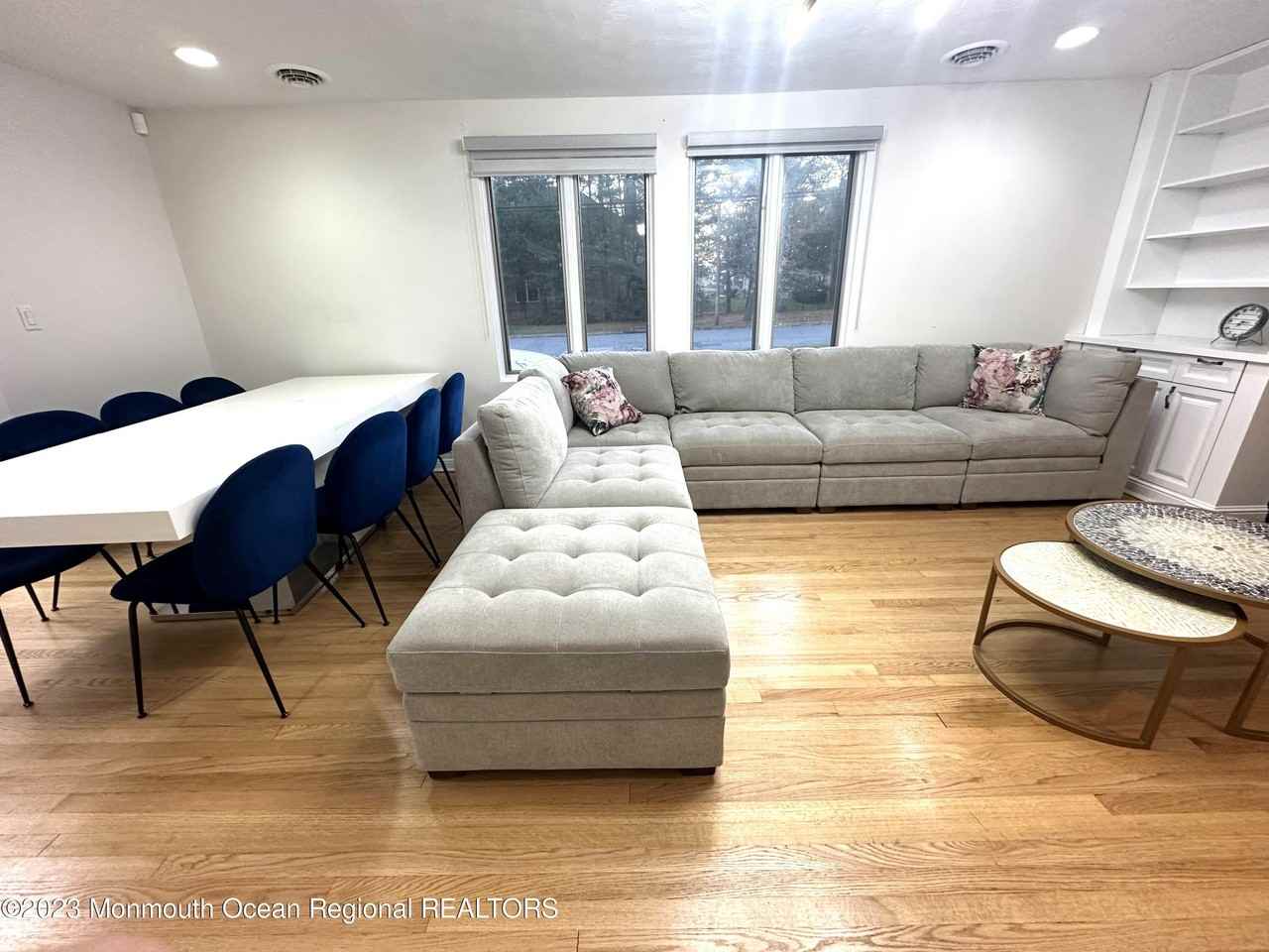 77 Pinewood Ave - Photo 4 of 25