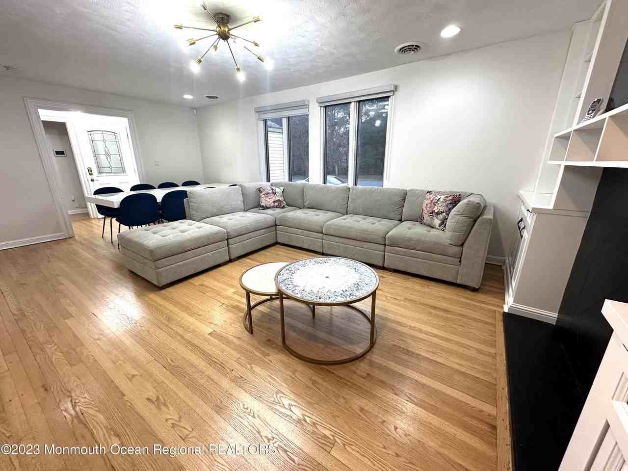 77 Pinewood Ave - Photo 7 of 25