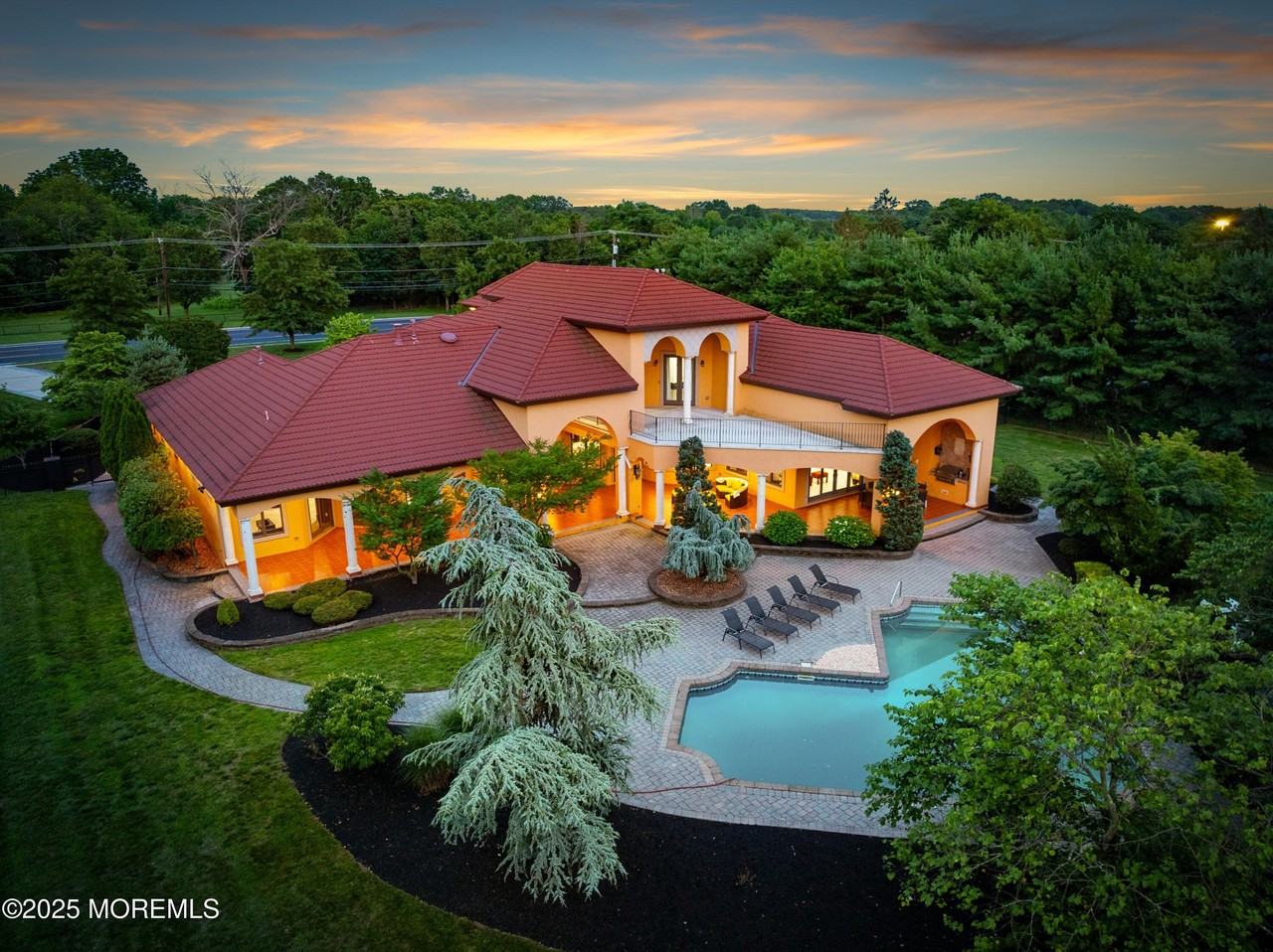 1548 N Bay Ave - Photo 4 of 50