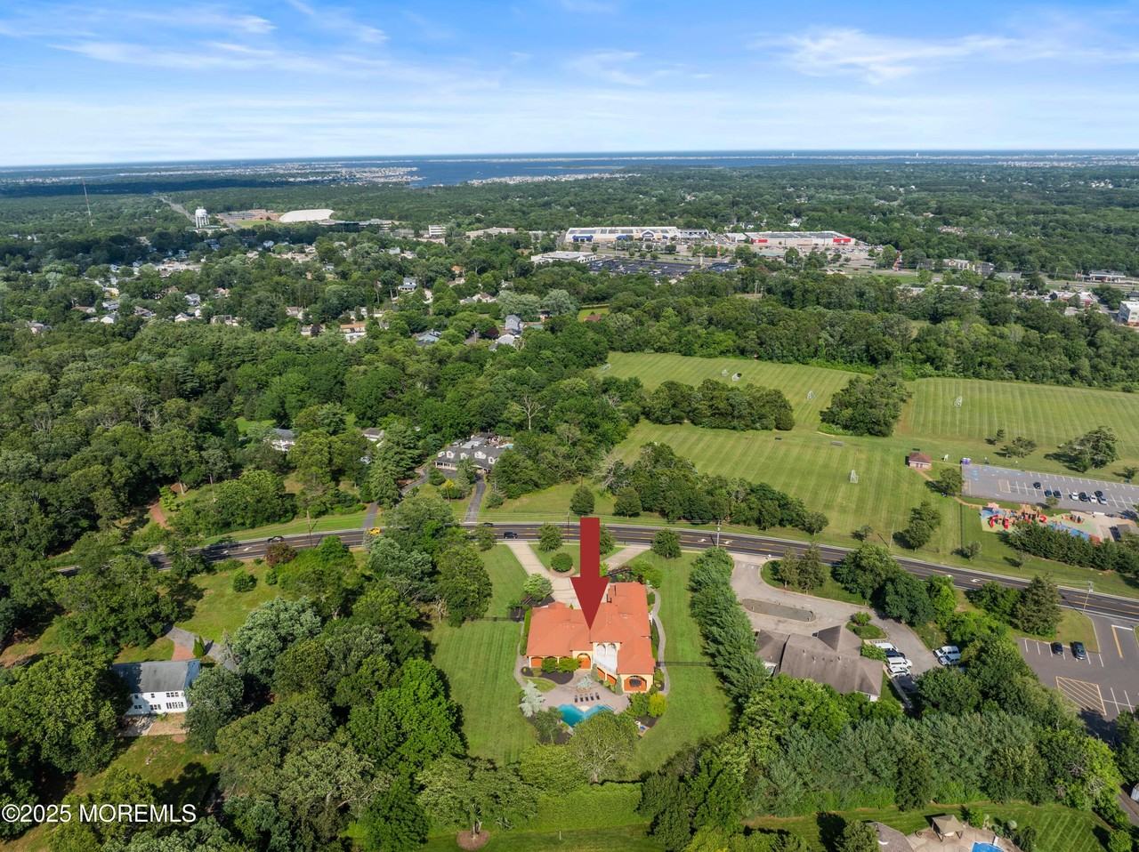 1548 N Bay Ave - Photo 7 of 50